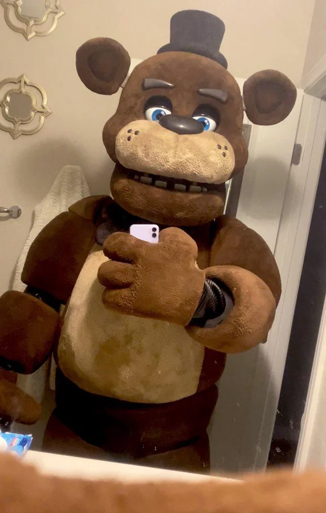 Freddy z telefonem